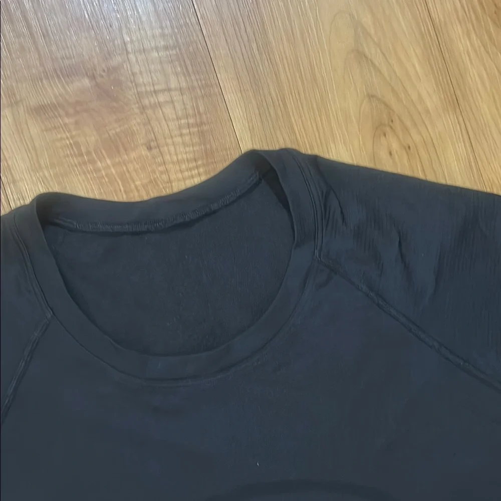 Women’s Lululemon Athletica Black lightweight Swift Short Sleeve shirt Size 10 - Picture 3 of 6